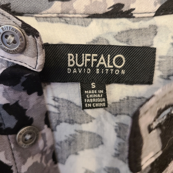 Cute leopard top. - Picture 3 of 4